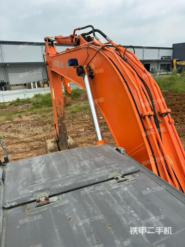 驾驶室顶部（整机外观）