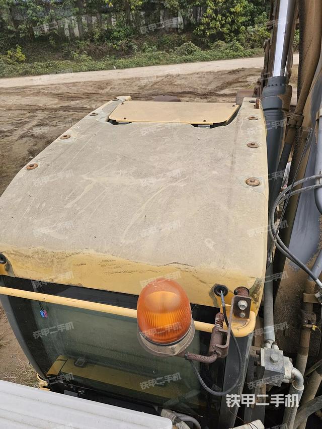 驾驶室顶部（整机外观）