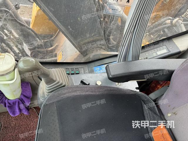 座椅右侧控制台/钥匙门/油门/含右手柄（驾驶室部分）