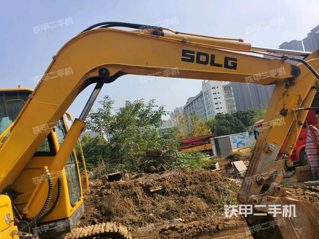 小臂整体左后（工作和回转装置）