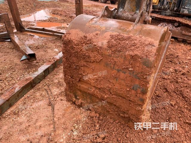 大臂油缸整体 竖拍（工作和回转装置）