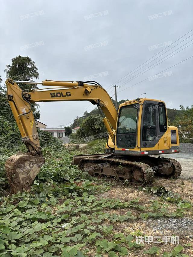 驾驶室顶部（整机外观）