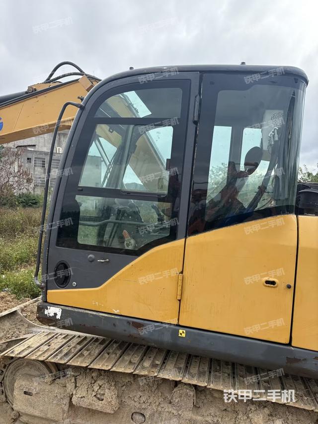  驾驶室正侧（驾驶室部分）