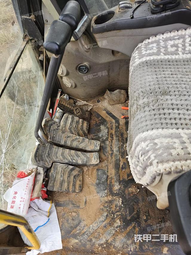 驾驶室整体（整机外观）