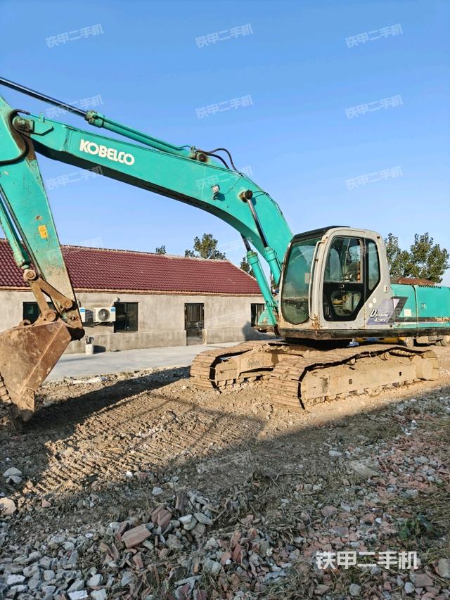 神鋼SK200挖掘機(jī)