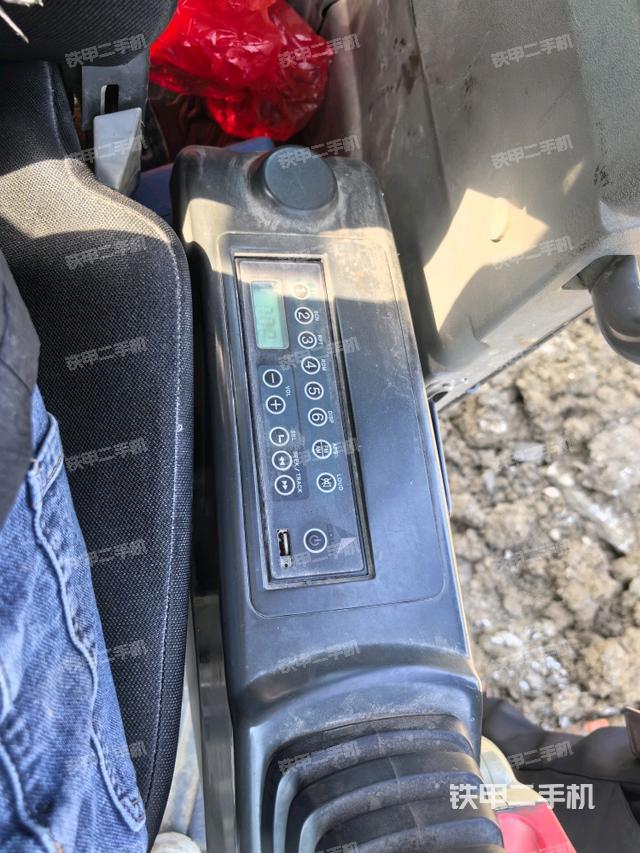 座椅左侧控制台/音响/含左手柄（驾驶室部分）