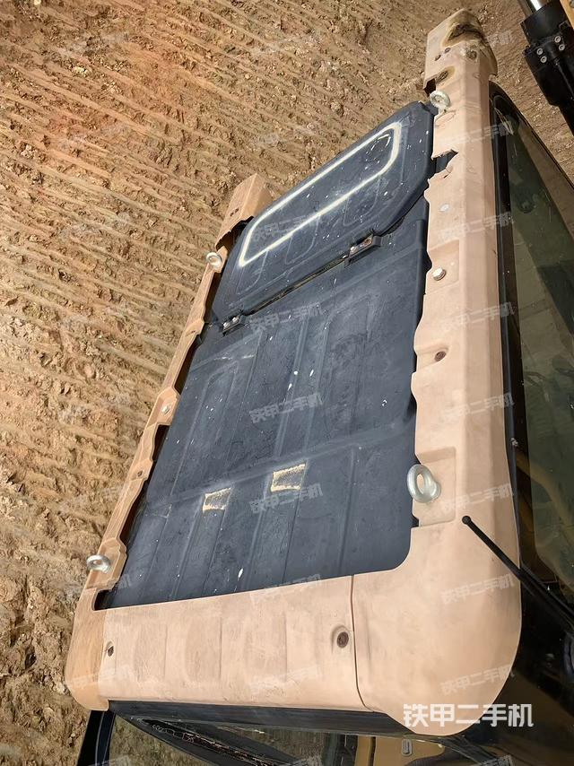 驾驶室顶部（整机外观）