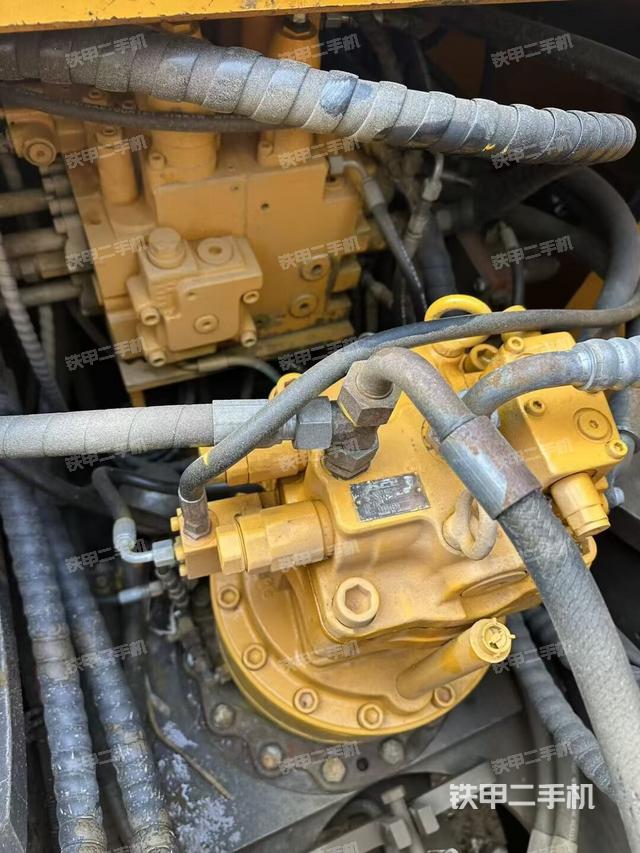 回转马达和主控阀（整机外观）