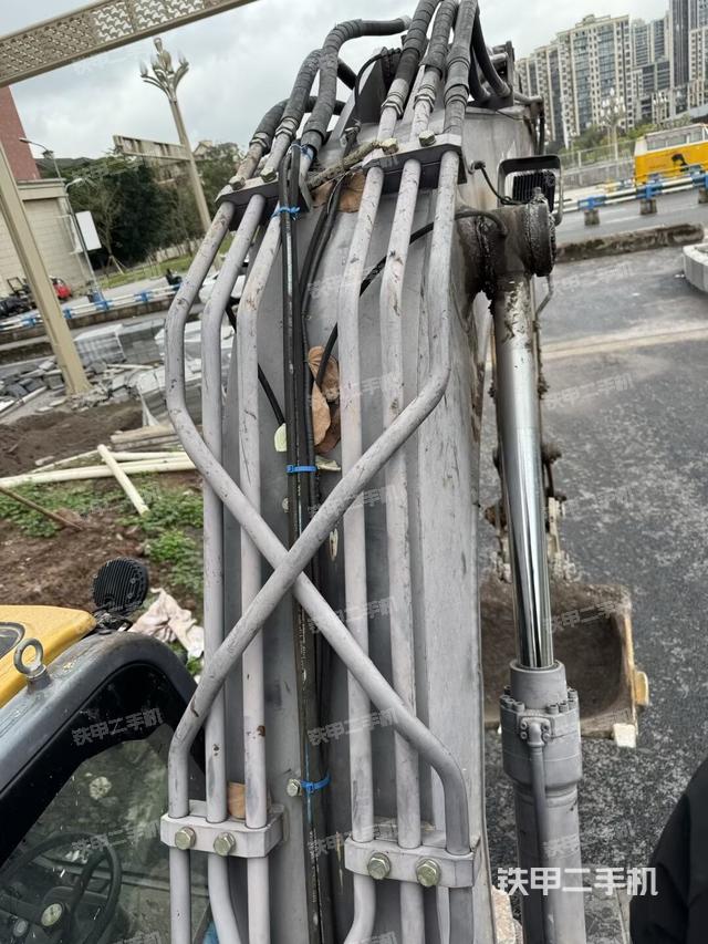 大臂背部俯视（工作和回转装置）