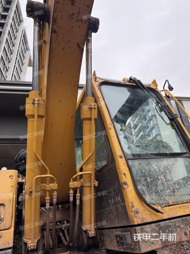 大臂油缸整體?豎拍（工作和回轉(zhuǎn)裝置）