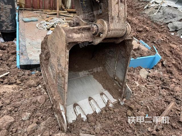 鏟斗右后整體（工作和回轉(zhuǎn)裝置）