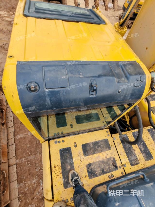 驾驶室顶部（整机外观）