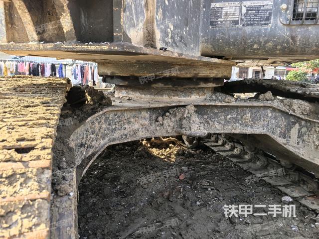 转盘和下车架正前（工作和回转装置）