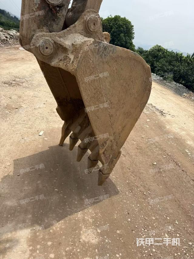 小臂整体左后（工作和回转装置）