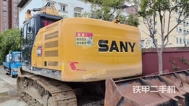 驾驶室顶部（整机外观）