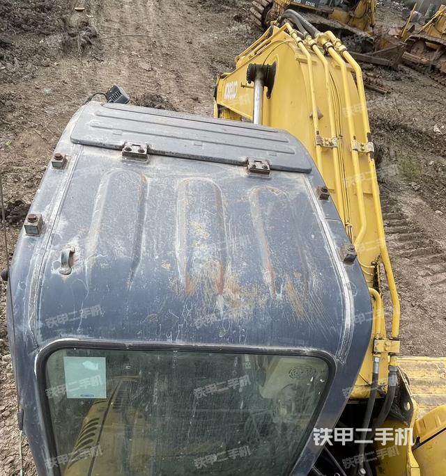 驾驶室顶部（整机外观）