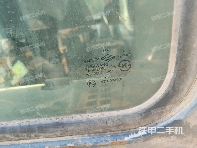 后窗玻璃角标（驾驶室部分）