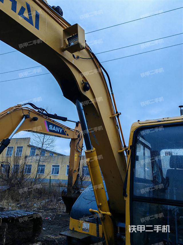 驾驶室顶部（整机外观）