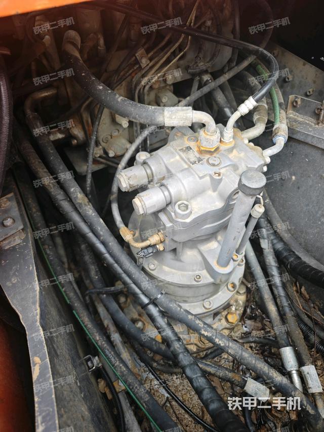 回转马达和主控阀（整机外观）