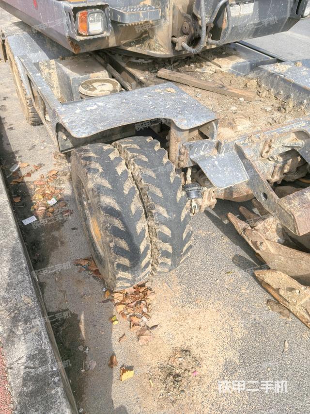 小臂整体左后（工作和回转装置）