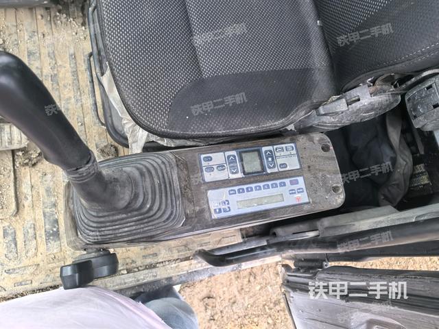 座椅左侧控制台/音响/含左手柄（驾驶室部分）