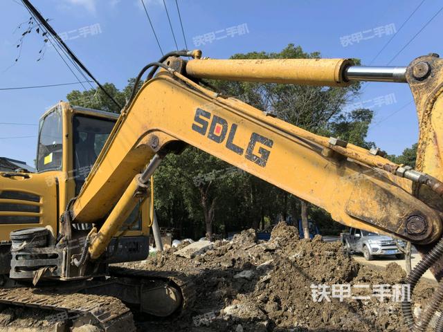 小臂整体左后（工作和回转装置）