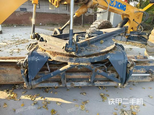 工作装置4（工作装置）