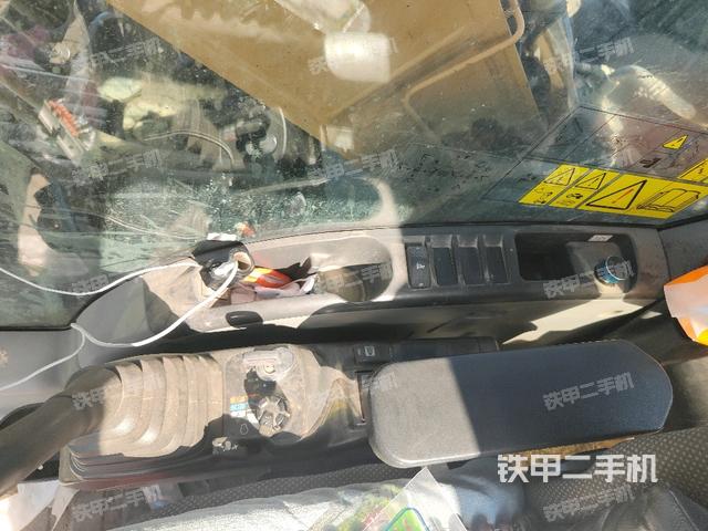 座椅右侧控制台/钥匙门/油门/含右手柄（驾驶室部分）