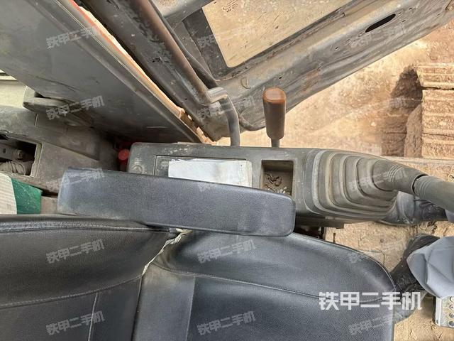 座椅右侧控制台/钥匙门/油门/含右手柄（驾驶室部分）