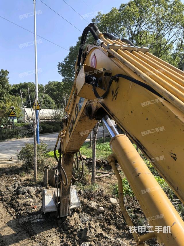 大臂背部俯视（工作和回转装置）