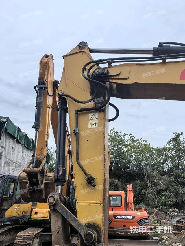 大臂整体 右侧（工作和回转装置）