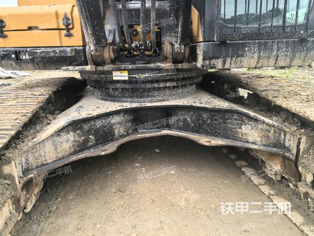 转盘和下车架正前（工作和回转装置）