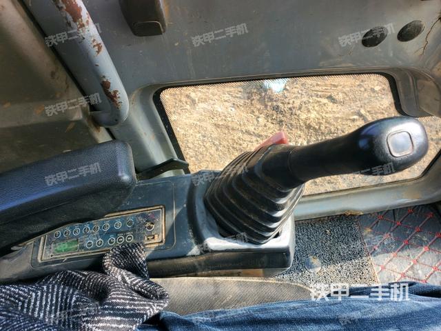 座椅左侧控制台/音响/含左手柄（驾驶室部分）