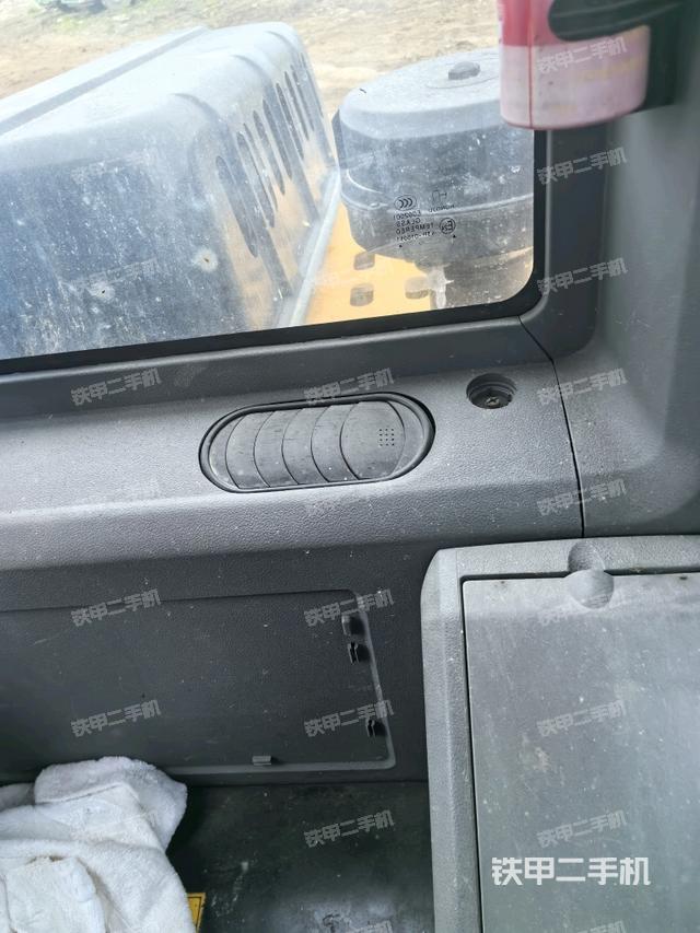 后窗玻璃角标（驾驶室部分）