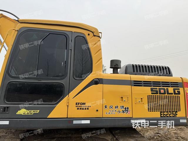 驾驶室顶部（整机外观）