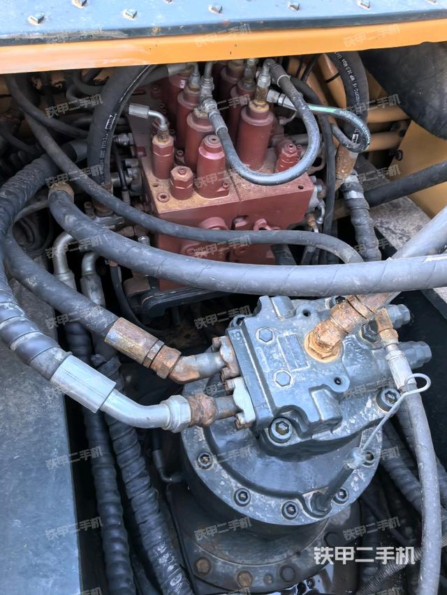 回转马达和主控阀（整机外观）