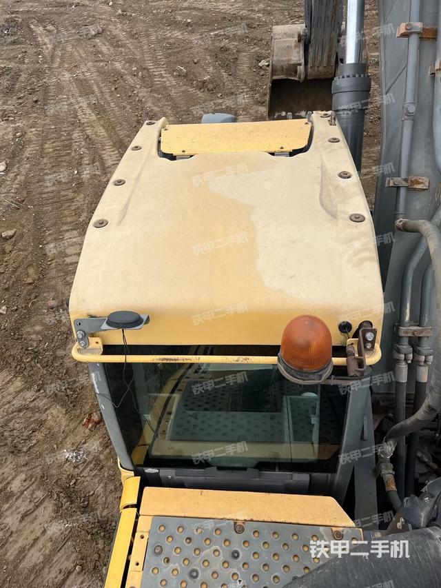 驾驶室顶部（整机外观）