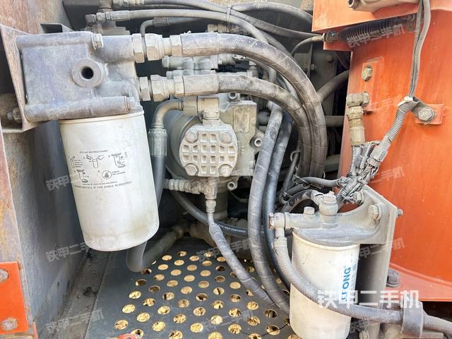 液压泵舱室正面整体（整机外观）