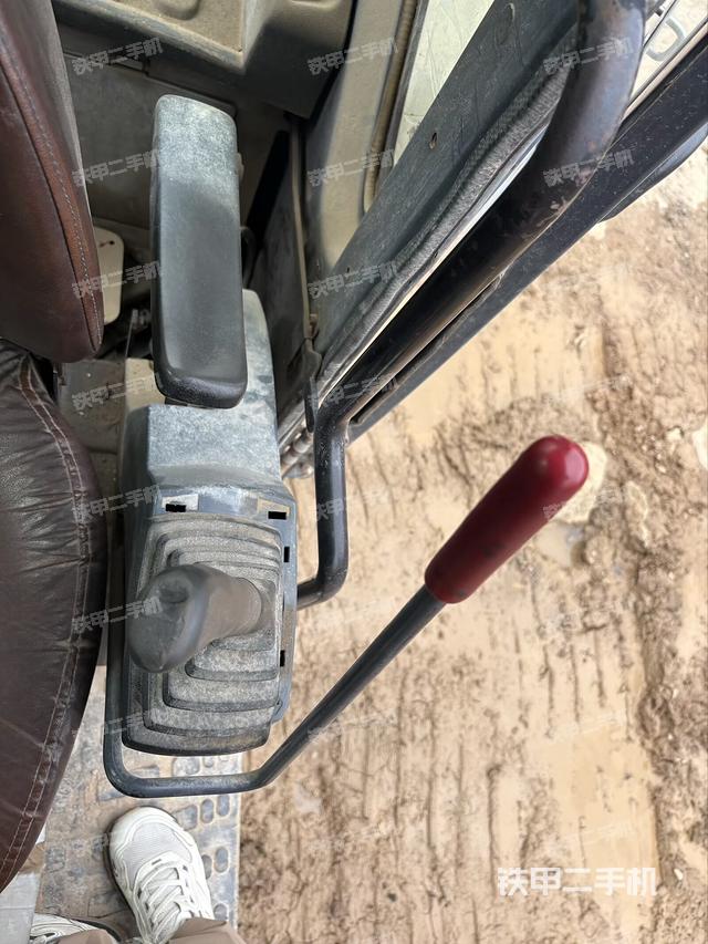 座椅右侧控制台/钥匙门/油门/含右手柄（驾驶室部分）