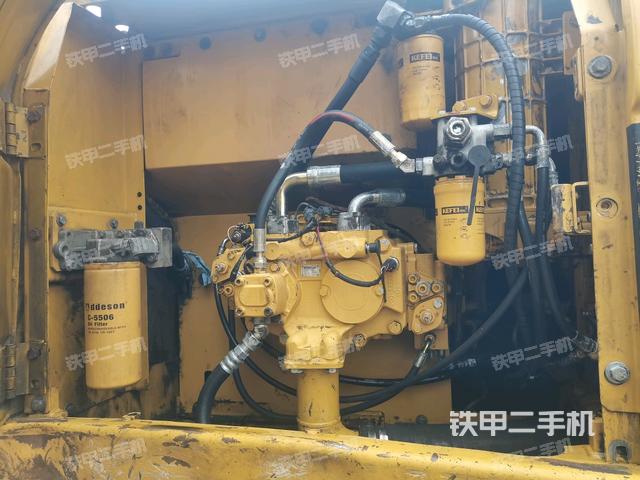 液壓泵斜45?右（大件艙室）