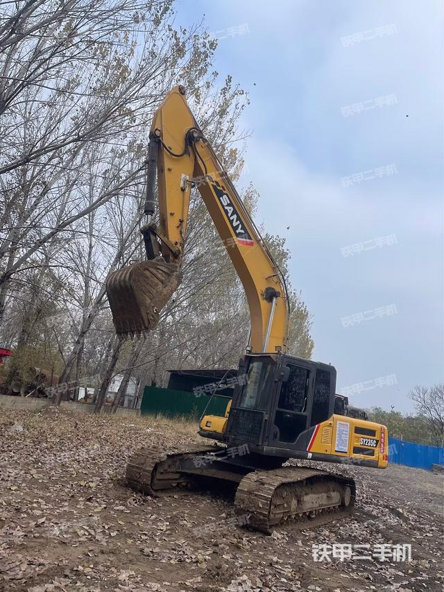 三一重工SY235C挖掘机