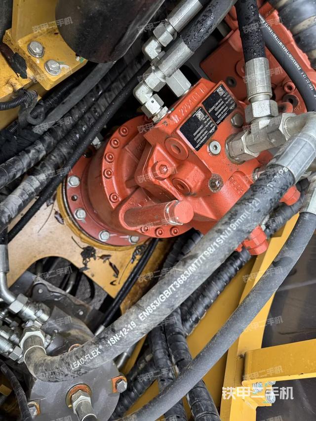 回轉(zhuǎn)馬達（上車部件）