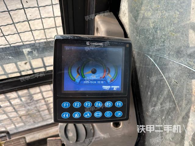 驾驶室顶部（整机外观）