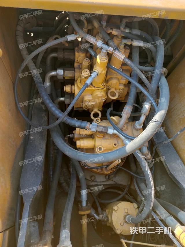 回轉(zhuǎn)馬達和主控閥（整機外觀）