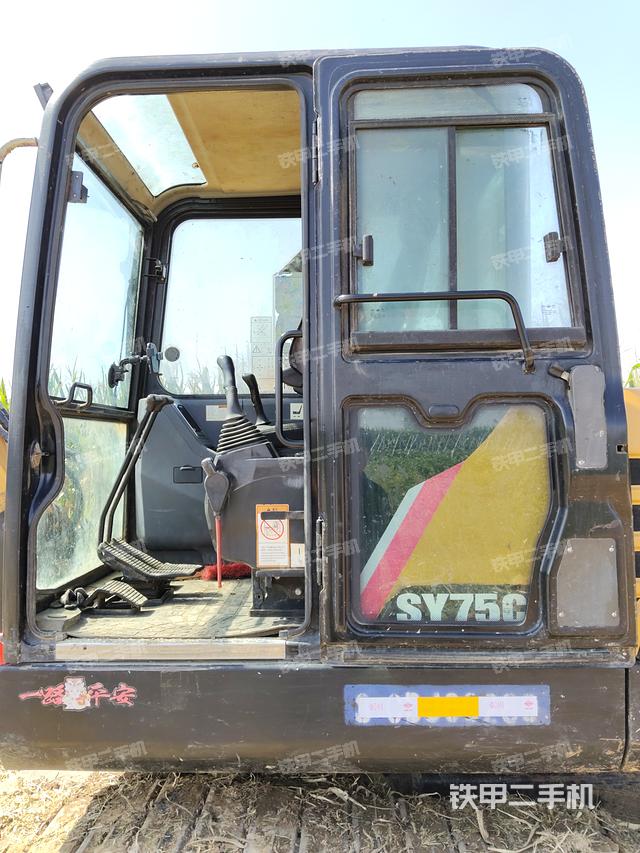 駕駛室整體（整機(jī)外觀）