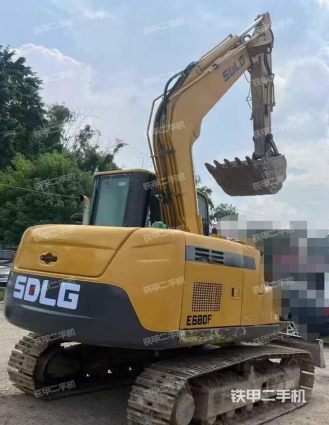 驾驶室顶部（整机外观）