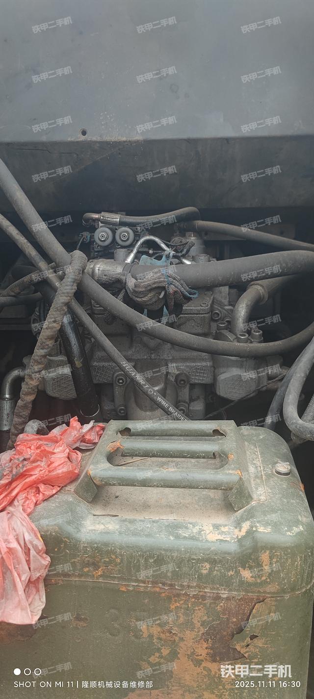 液壓泵艙室正面整體（整機(jī)外觀）