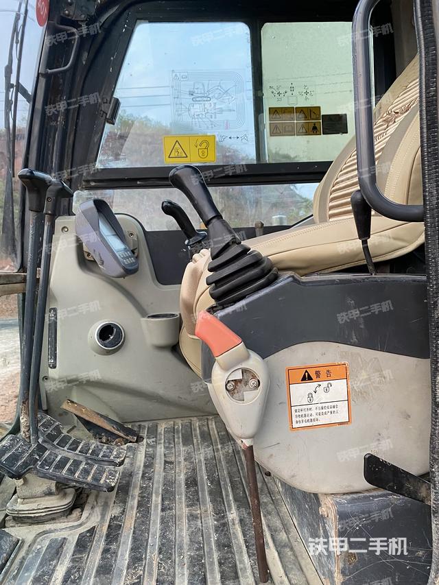 驾驶室整体（整机外观）