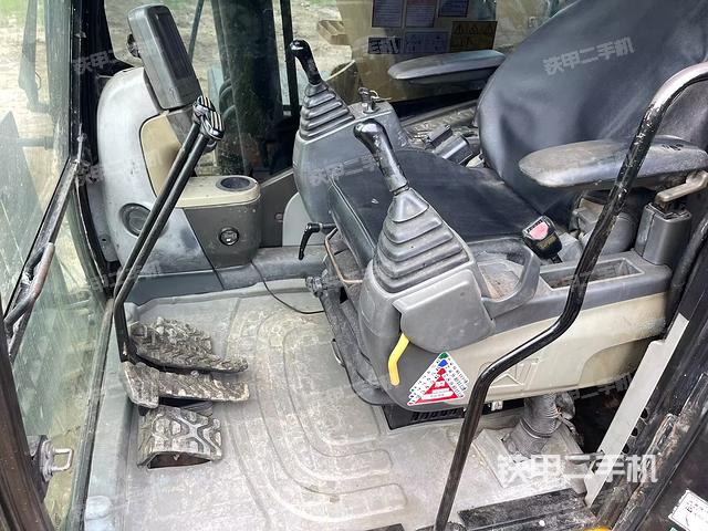 驾驶室整体（整机外观）