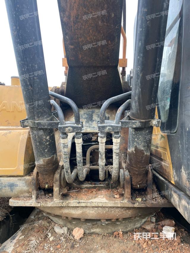 大臂根部 斜视（工作和回转装置）